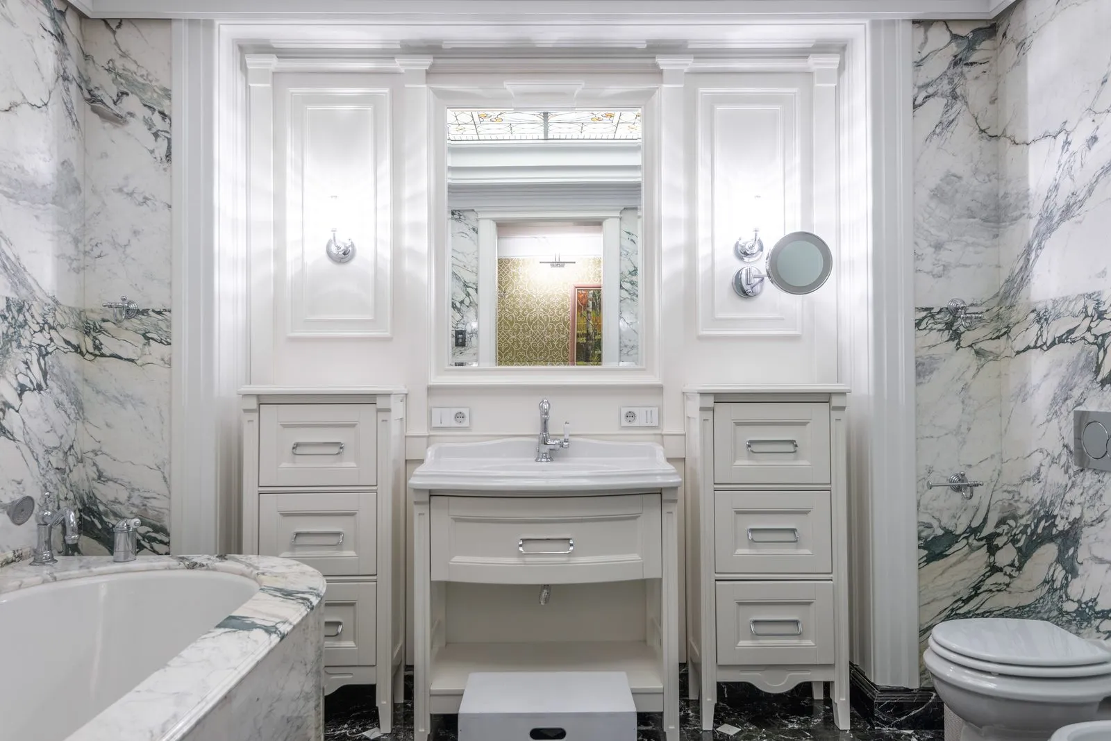 Marble en-suite bathroom with vanity - 4 BHK master suite idea